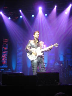 photo:jac Chris Isaak